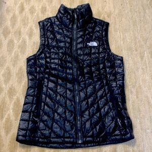 Black North face puffer vest
